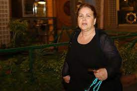 وشاركت دلال عبد العزيز في عشرات الأفلام والمسلسلات خلال مسيرتها التي تجاوزت 4 عقود من الزمن. Ø¨Ø§Ù„ØªÙØ§ØµÙŠÙ„ Ø³Ø± ØºÙŠØ§Ø¨ Ù…ÙŠØ±ÙØª Ø£Ù…ÙŠÙ† Ø¹Ù† Ø¹Ø²Ø§Ø¡ Ø´Ù‚ÙŠÙ‚Ø© Ø±Ø¬Ø§Ø¡ Ø§Ù„Ø¬Ø¯Ø§ÙˆÙŠ ÙˆØ¹ÙŠØ¯ Ù…ÙŠÙ„Ø§Ø¯ Ø¯Ù„Ø§Ù„ Ø¹Ø¨Ø¯ Ø§Ù„Ø¹Ø²ÙŠØ² Ù…Ø¬Ù„Ø© Ø³ÙŠØ¯ØªÙŠ