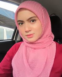 Dipadankan dengan biru, coklat, zamrud, hitam, merah, putih. Pin On A