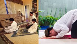 Inilah panduan lengkap, niat dan tata cara sholat tarawih dan witir sendiri di rumah yang bisa diamalkan setiap hari di bulan puasa ramadhan. Panduan Solat Sunat Tarawih Berjemaah Bersendirian Di Rumah Lengkap Dengan Terjemahan