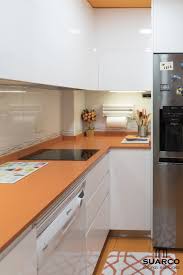 Los muebles funcionales son los más adecuados para una cocina moderna con poco espacio. Cocina Pequena Moderna De 6 Metros2 Cocinas Pequenas Cocinas Pequenas Modernas Fotos De Cocinas Modernas