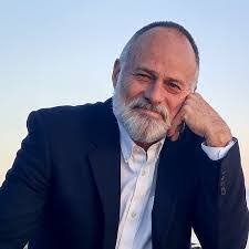 Kim Cairns's Instagram, Twitter & Facebook