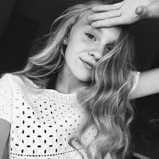 Emma Knutson (@emmxknutson)