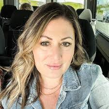 Alisha Thomson's Instagram, Twitter & Facebook