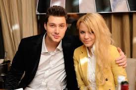 Maybe you would like to learn more about one of these? Cuperfinalist H Faktora Brosil Lyubimuyu Devushku Radi Karery V Moskve Foto Video Detektor Media