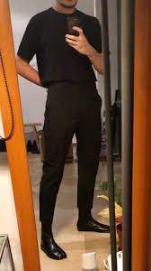 Hem görünüm hem de yapı olarak tabi çoraplara benzer şekilde, jika tabi bölünmüş bir parmağa sahiptir; I Wear Jika Tabi åœ°ä¸‹è¶³è¢‹ Supertechwear Superfuture Supertalk