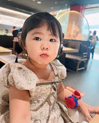 Sunny Tong's Instagram, Twitter & Facebook