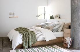 Paletten garten dekoration deko ideen selber machen pflanzen diy gartendekoration pflanzenbehälter trennwand garten pflanzideen. Mit Tagesdecken Das Bett Dekorieren Bett Teppich