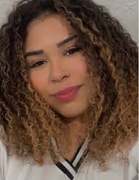 Michelle continua mais popular que Obama e que Ann Romney