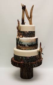 Hunting Theme Wedding Cake With A Deer Horn Monogram Hunting Wedding Cake Hunting Cake Camo Wedding Cakes
