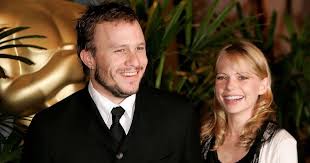 Heath ledger's father, kim ledger, takes the viewer through the joker diary. Verbluffende Ahnlichkeit Heath Ledgers Tochter Ist Sein Ebenbild Heath Ledger Michelle Williams Australische Schauspieler