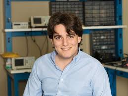 From Tech Darling To Facebook Outcast Palmer Luckey Founder Of Oculus Palmer Luckey New Technology Oculus Vr