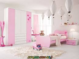 غرف نوم مودرن ابيض ووردي