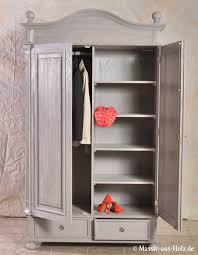Trendstark Und Nachhaltig Mobel In Grau Www Massiv Aus Holz De Grau Plating Kleiderschrank Schrank S Kleiderschrank Grau Landhaus Mobel Landhausschrank