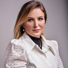 Karen Brisson's Instagram, Twitter & Facebook