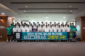 (광주=뉴스1) 정다움 기자 = 도쿄 올림픽 개막 이튿날인 24일 안산(20·광주여대)·김제덕(17·경북일고) 양궁 혼성팀이 대한민국 첫 금메달을 거머쥔 가운데 안 선수 부모는 복받치는 감격을 감추지 못했다. ì•ˆì‚°ê·¸ë¦¬ë„ˆìŠ¤fc U18 ì°½ë‹¨ ì²« ë¦¬ê·¸ 1ìœ„ ì´ì–´ ëŒ€íšŒì„œ 3ìœ„ ë‹¬ì„±