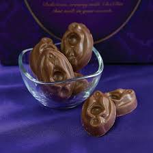 Amazon.com: Chocolate Vaginas ChoClits - Funny Gift - Creamy Chocolate Milk  - Couples Gift - Spencer & Fleetwood