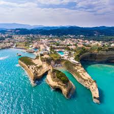 De griek gaat zijn eigen gang en trekt zich niet veel aan van heisa. Vakantie Corfu Goedkope Deals 2021 Prijsvrij Nl