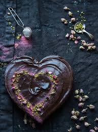 Herzförmiges kakaoröllchen rezept | ein süßer kuchen mit einer kleinen wendung. Schokoladenkuchen Herz Fur Lieblingsmenschen Valentinstag
