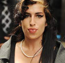 Sind gewissenlose männer mit schuld. Todesursache Unqualifiziert Akte Winehouse Wird Wieder Geoffnet Welt