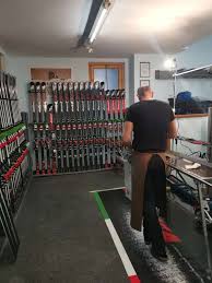 This page is based on the copyrighted wikipedia article henrik_røa (authors); Vm Debutanten Far Uventet Hjelp Laner Verdensmesterens Ski Vg