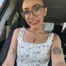 MASON JAR PICTURE FRAME VASE...love this & would be so fun to make for  Mother's Day & for Grandmas!  Directions...http://www.homestoriesatoz.com/crafts/mason-jar-picture-frame-vase.html