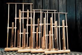 Dalam pertumbuhan digital sekarang ini alat musik tradisional indonesia sudah banyak dilupakan, bahkan bagi anak kelahiran tahun 2000'an lebih tertarik dengan musik digital seperti edm dan juga remix. 5 Alat Musik Tradisional Sunda Yang Masih Eksis Saat Ini