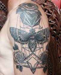Wearing the tattoo expresses an element of wholeness, perfection, balance and other spiritual values that are. Tatowierer Erzahlen Uns Von Den Schlimmsten Tattoo Motiven Die Sich Kunden Wunschen
