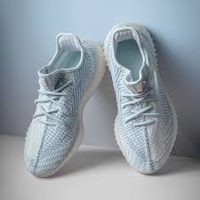 Yeezy boost 350 v2 carbon. Yeezy Boost 350 V2 Cloud White Stadium Goods Yeezy Shoes Outfit Yeezy Shoes Yeezy