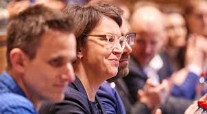 Abschlussfeier: 328 erfolgreiche Abschlüsse und Digital Lab Award