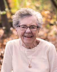 Mia Everett's Instagram, Twitter & Facebook