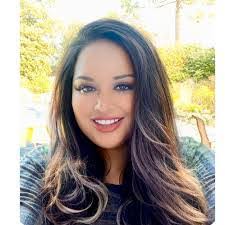 Doris Mera's Instagram, Twitter & Facebook