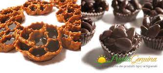 Alla scoperta dei dolci tipici pugliesi pugliagenuina posted on 20 novembre 2019 la ricchissima e variegata produzione della pasticceria pugliese, vanta una lunga storia e prende vita dai giorni di festa ( immacolata, natale, pasqua ma anche festeggiamenti privati, come matrimoni e battesimi), che rallegravano gli animi e riunivano le famiglie. Alla Scoperta Dei Dolci Tipici Pugliesi Prodotti Tipici Pugliesi Online Puglia Genuina