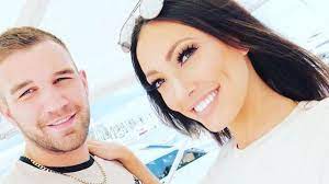 Ready for your next love island fix? Aaron Armstrong Sophie Gradon S Boyfriend Dies Weeks After Her Death Bbc News