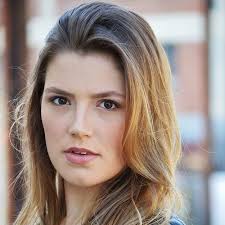 Julia Coulter: Actor, screenwriter and voice a…