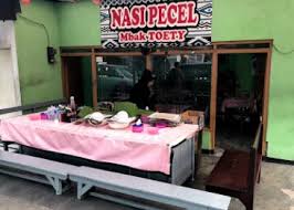 Kuliner pecel semanggi khas surabaya ini. Tempat Kuliner Legendaris Di Mojokerto Enak Dan Terkenal 2021