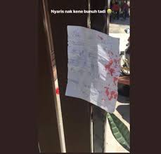 Dua along ditahan kes simbah cat, baling bom petrol. Orang Lain Buat Hal Rumah Sewa Pelajar Universiti Mandi Cat Merah Nyaris Nak Kena Bunuh Tadi Viral Mstar