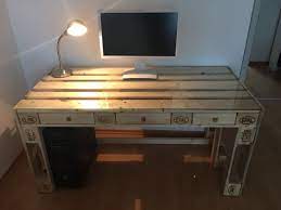 Jeder tisch aus europaletten ist ein unikat und jedes design etwas ganz besonderes. Paletten Schreibtisch 1001 Ideen Fur Selber Bauen 21 Aus Tisch Diy Throughou Schreibtisch Selber Bauen Europalette Schreibtisch Schreibtisch Selber Bauen Ideen