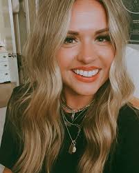 Diandra Miller's Instagram, Twitter & Facebook