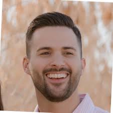 I have a lot of random knowledge from running a blog, newsletter, ebook,  etc. and I'm considering creating a book or course that teaches these  things. Would you buy a course on