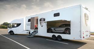 En een stofzuigersysteem mag niet missen '. Deze Camper Heeft Een Jacuzzi Dakterras En Een Autogarage Pure Luxe