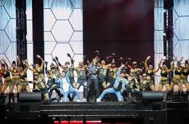 Salman Khan S Dabangg Tour Reloaded Dubai 30 Must See Pictures From The Show Masala Com Dabangg(korkusuz) filminin devamı olan bu filmde, çetelere ve zorbalara aman vermeyen chulbul pandey terfi alarak kanpur şehrine tayin olur. salman khan s dabangg tour reloaded