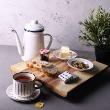 دللي نفسك واستمتعي بفطورك الصباحي على طريقة مشاهير الانستقرام باسعار في متناول اليد مع العرض المؤقت على صينية التقديم الخشبية الم tea pots tableware tea