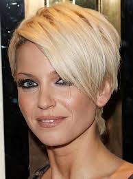 So if you can just chop off your locks and get a medium length hairstyle with some layers that would easily do the trick that. 25 Short Hair Trends For Round Faces Chosen For 2021 Pouted Com