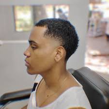 Te esperamos en nuestra Barberia universal estamos ubicados en robledo  villa flora Medellín. Escribenos y danos el placer de atenderte  #barbershops #barberoslatinos