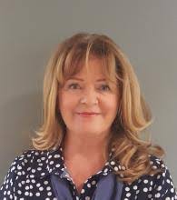 Deana Barnard's Instagram, Twitter & Facebook