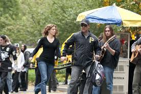 3 days to kill (2014) dir. The Next Three Days Plugged In