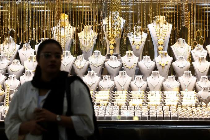 Gold shows early signs of reclaiming safe-haven appeal after Iran war selloff | Reuters