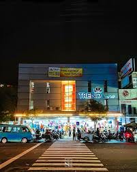 Toko baju yang biasanya rame kalo mau lebaran. Sing biasane belonjo klambi  ndek kene sopo rek? . 📷 photo by @ngalam.inn Lokasi : Trend Shop .  #amazingmalang #yoikimalang #wonderfulmalang #eksplormalang #lingkarmalang  #beautifulmalang #