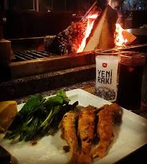 Raki Balik Yeme Icme Alkol Siseleri Alkol Sozleri