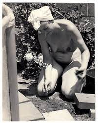 Nudism JUNGE FRAU NACKT BEI DER GARTENARBEIT / AKTFOTO * Vintage Foto um  1970 | eBay